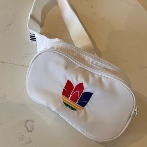 Adidas Originals Essential Waist Bag / Fanny Pack